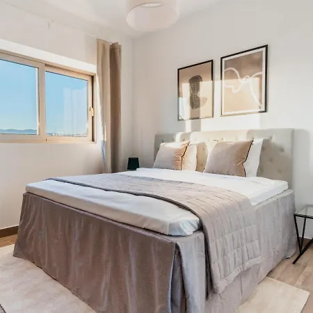 شقة Wonderful Vacation For Up To Six Guests With Balcony All Yours
