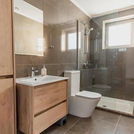 شقة Wonderful Vacation For Up To Six Guests With Balcony All Yours ليماسول